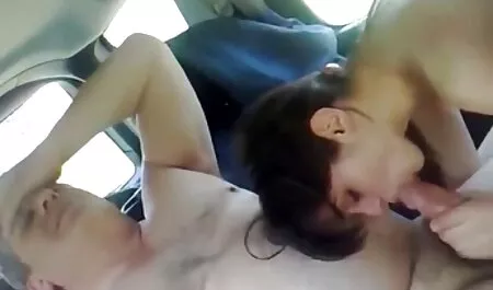 Une fille russe se masturbe. femme lesbienne nue