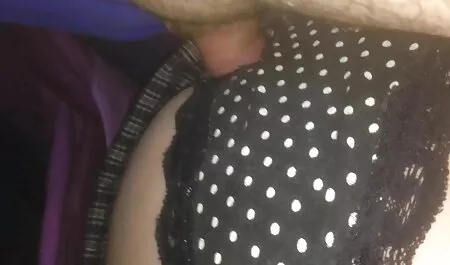 Fortune chirurgien Barb sur la table. jeune fille nu sex