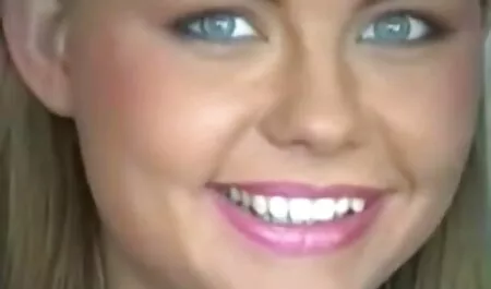 Qu'est-ce que tu ne faisais pas avec videos seins nues la bouche de cette salope coincée dans les amygdales?