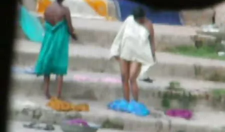 Les Gangs frappent fort avec strapon video nue sous la jupe dans les lieux publics.
