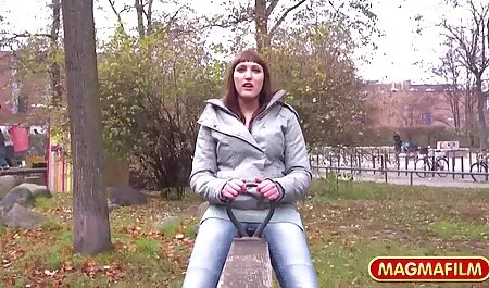Couple russe parle de tukif fille nu maison.