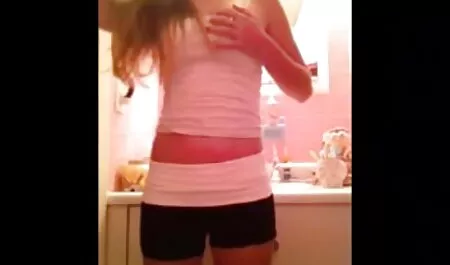 Vieille fille se masturbe avec une belle chatte belles salopes nues