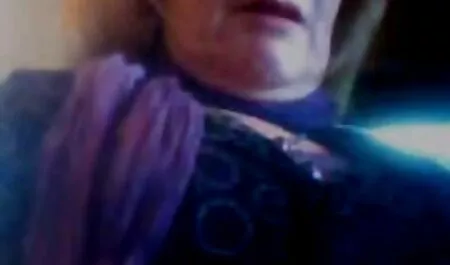 Petite brosse sur video de belle fille nue iPhone se masturbe