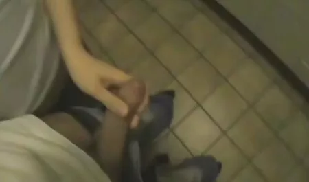 Blond cut dans Grand anal count lesbienne toute nue