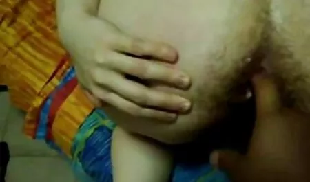 La fille a sorti un videos adolescentes nues membre du garage.