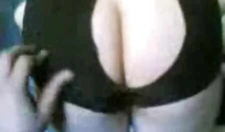 Attachée à une batterie, une fille occupée se fait violer par video femme enceinte nue terre.