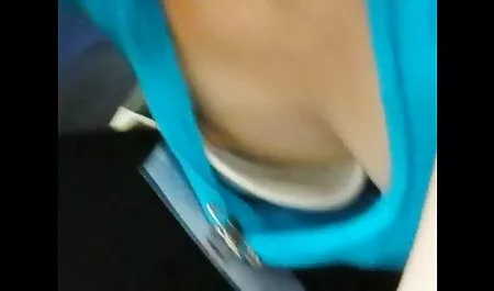 Belle blonde 18 ans nue brune expériences avec des jeux