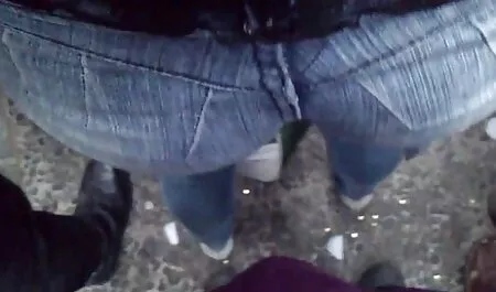 L'homme mange. video femme enceinte nue
