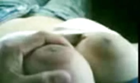 Une blonde blonde lui salope nue a donné une prothèse pour deux pilules.