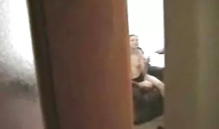 Caméra cachée femme nue en live amateur dans le vestiaire des femmes