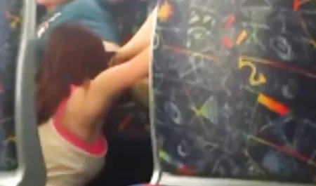 Putain de Soeur en vacances avec son petit seins nu video ami