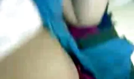 Un Ébène en bonne santé tue une fille blanche au video femme nue erotique lit.
