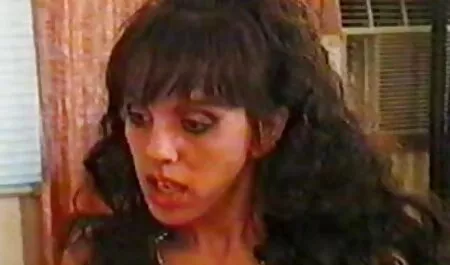 Elle a joué pour l'amant d'une fille corrompue. belles femmes nues video