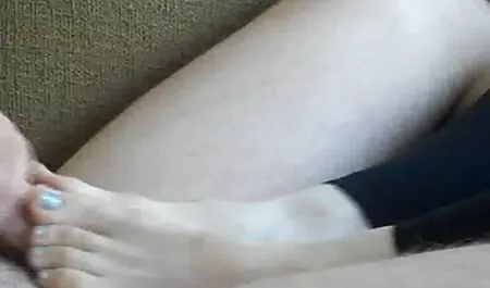 Brunette anal pour lesbienne blonde nue dormir