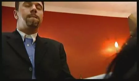La blonde s'est voisine surprise nue fait défoncer par une jolie masseuse.