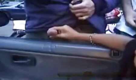 Un élève jeune fille nu 18 rend visite à l'enseignant