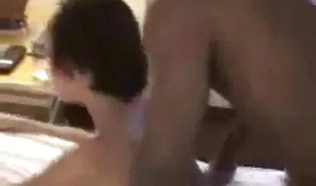 Ma mère avait son fils videos jolies filles nues lui tirer les mamelons.