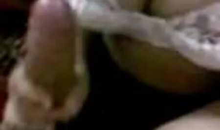 La virginité dépouillée est jeune fille nue video une belle créature féminine.