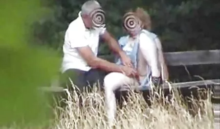 Sperme complet dans la bouche après avoir vu jeune fille nue porn la caméra sur la caméra