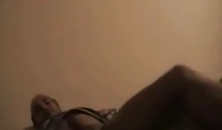 Strip cours de jeune fille nu 18 danse a continué avec le phallus.