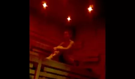 Femme au foyer occupée video femmes nues a déchiré un agent caché dans son cul.