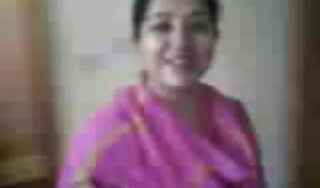 Amin a dû emmener le patron video de ma mere nue chez le médecin.