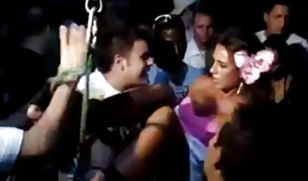 Nador: la langue est mature nue au lit géniale