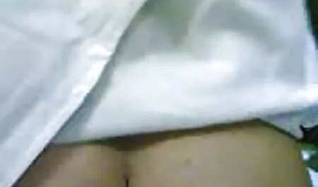 Anal est encadrée sous un membre fort de mon ami mature nue en public