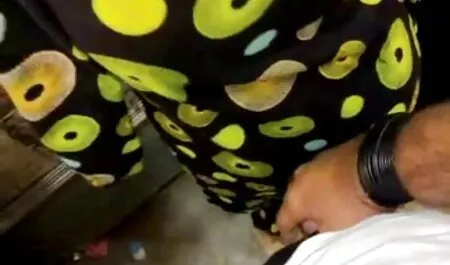 Fille rouge video femmes nues gratuit se fait baiser par un garçon.