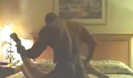 Elle coince sa bite matures salopes nues dans sa bouche après une sale cul.
