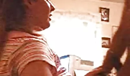Ma mère enseigne à sa jeune fille nue 18 ans fille comment bien baiser.