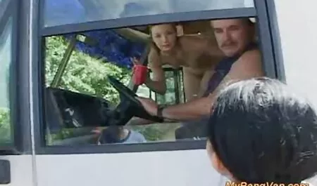 J'aime être occupé avec ma jeunes femmes nues et poilues grande soeur.