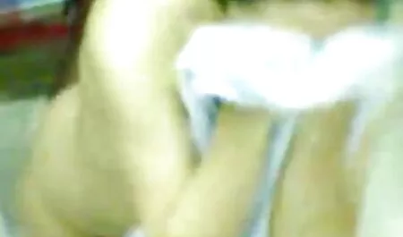 Deux blondes ont décidé de devenir porno et l'homme sportives nues video en a profité.