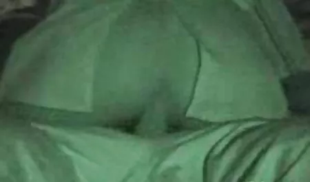 Un voleur a été attrapé dans la rue et video femmes seins nus traîné à la maison pour baiser son cul.
