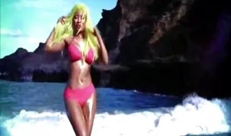 Tu vois des filles nues dans la salle de bain? video sexy nue