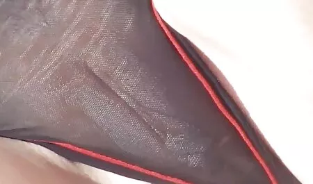 Prenez la fille et prenez vidéo fille toute nue ce que vous voulez avec ses trous.
