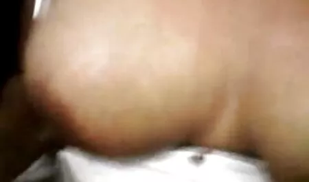 Elle seins nues video a décidé d'aller à une fête.
