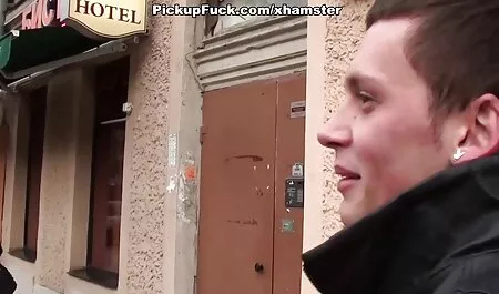 Une jeune fille de 19 ans joue avec la tête d'un homme pour la première fois. vidéos de stars nues