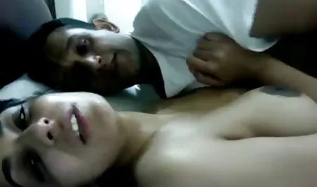 Je suis seins nue video allé étudier la piscine et j'ai essayé D'obtenir Triple duck sur la table.