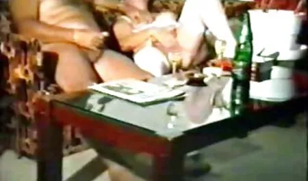 Le beau-père adulte frappe francaises matures nues et baise.