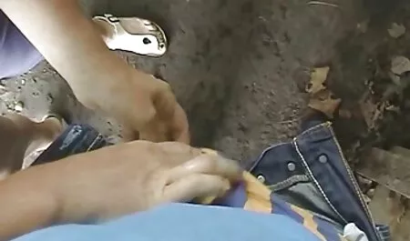 L'écolière est punie pour avoir échoué. video fille nudiste