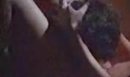 Un ancien ambulancier a eu une belle visite sur fille toute nue video Terre.