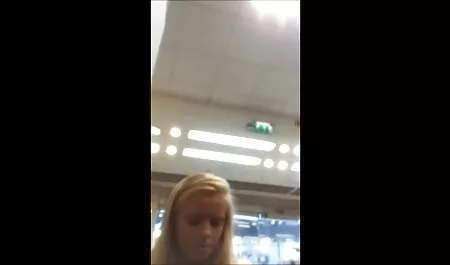 La fille aînée de son père est toujours là. femme mature nues