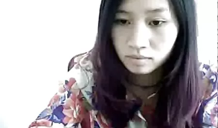 Pendez une fille pour regarder fille salope nue la voiture.