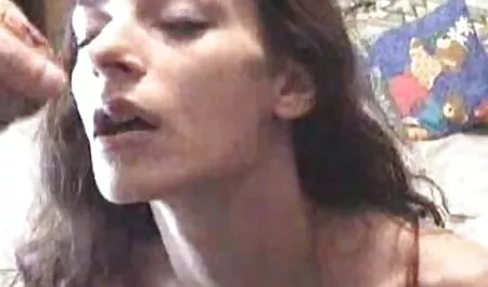 Jouer vidéo stars nues pendant l'exercice
