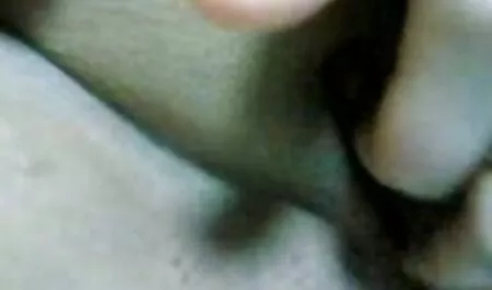 Elle a joué avec le cul de Dolos et femme video nu des boules anales.