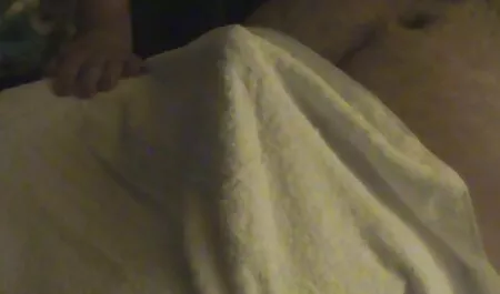 Ma mère a demandé vidéo de fille nue à son fils de la protéger.