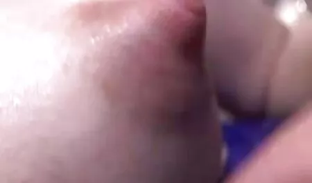 Mega Gros Seins Suce jeune fille nue de 18 ans Des Bites